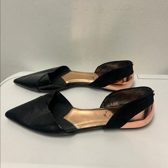 Ted baker Flats with gold accents on the back. Comfortable & stylish. - Picture 9 of 9